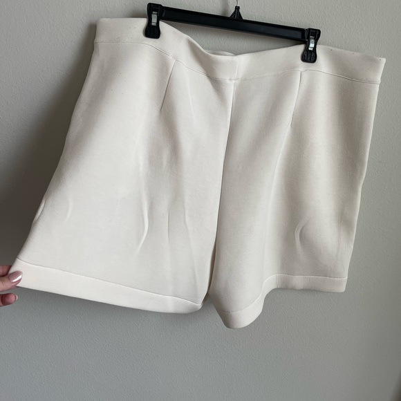 Lezé the Label Piper shorts in bone - Picture 6 of 9